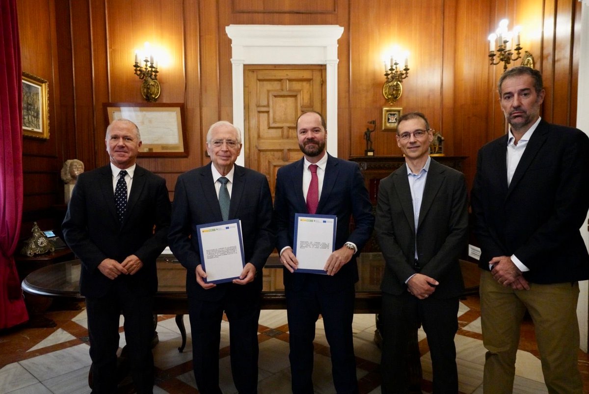 El presidente de la Ciudad  <a href="/imbrodamelilla/">Juan José Imbroda</a> y el director general de la Escuela de Organización Industrial han renovado los dos convenios suscritos con Innovación Tecnológica, debido al éxito de la primera edición.