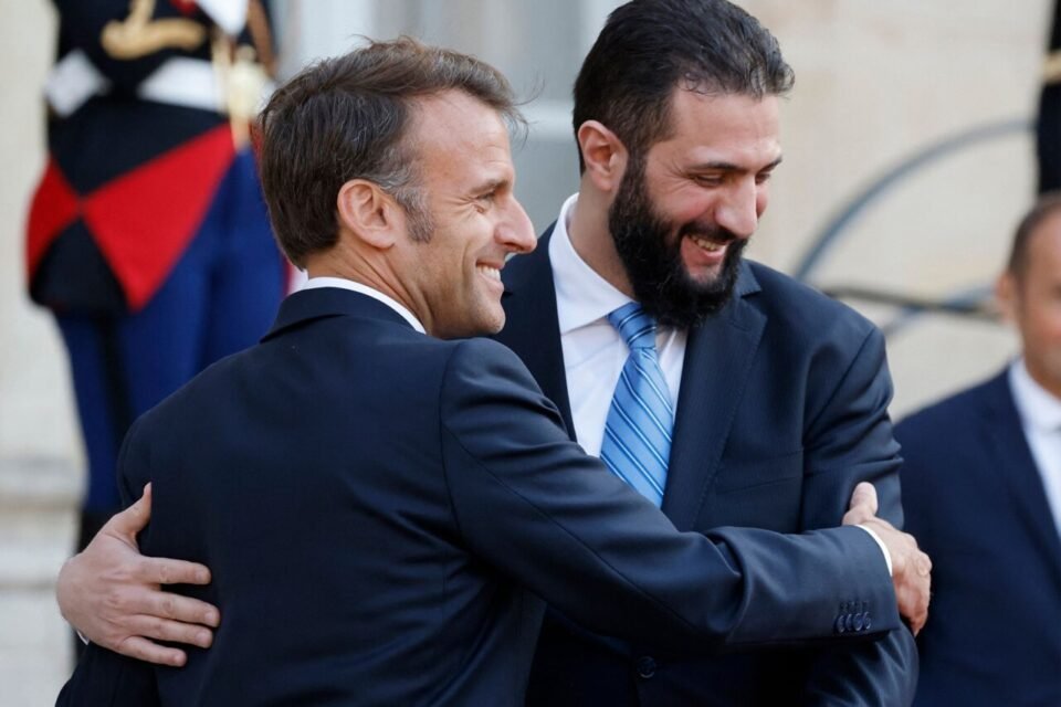 Shuyaftw's tweet photo. @EmmanuelMacron Le mec a été jusqu'à dérouler le tapis rouge à un islamiste et il ose dire qu'il se souvient du Bataclan, quelle gigantesque merde. https://t.co/LvkxZmD9C3
