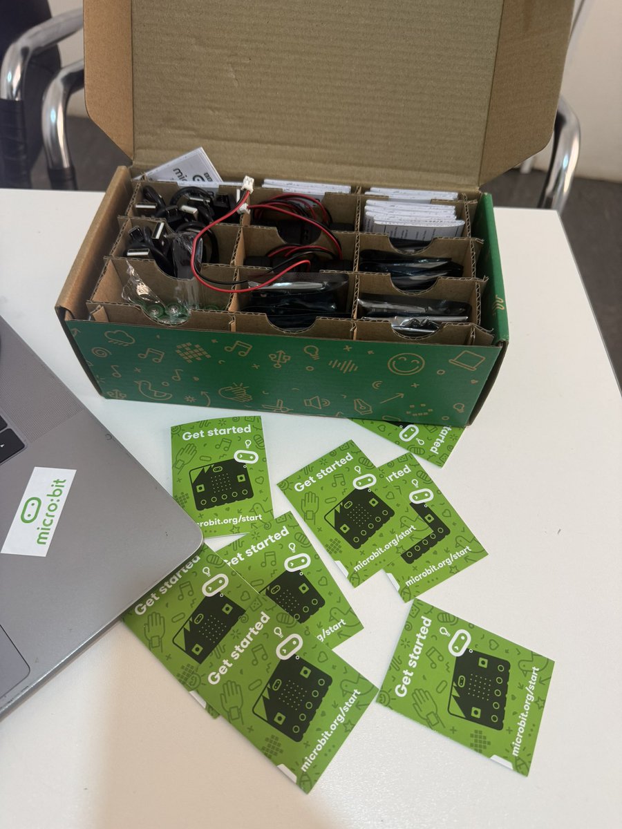 TechSpaceIn's tweet image. THEY’RE HERE 🔥
Our micro:bits + Climate Action Kits have landed!
The movement to introduce 1,000,000 kids to coding and computer science — while tackling climate change — is officially in motion 🌍💻
#OneMillionKidsCoding #microbit #ClimateActionKit  #coding