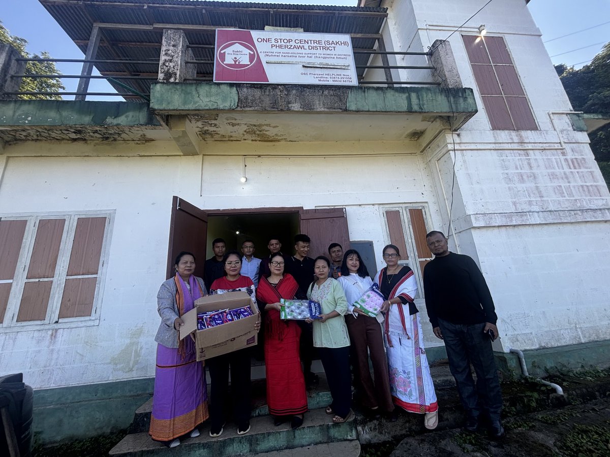 chuongsin's tweet photo. A team of state women commission Manipur taking shelter at One Stop Centre  during a visit in Pherzawl one of farthest district in Manipur aground  240 km from state capital https://t.co/76nuNIYFRR