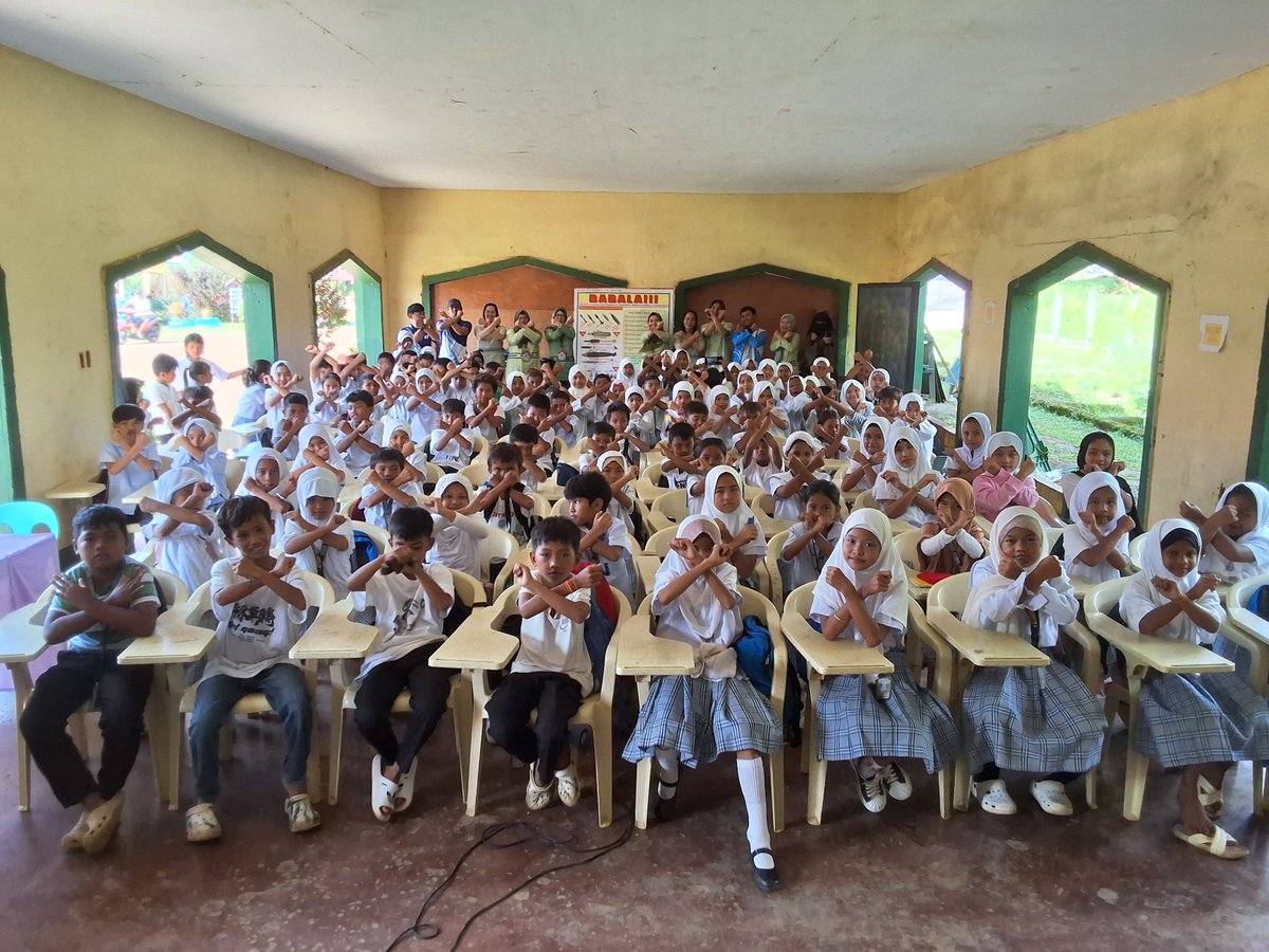 fsd__ch's tweet image. 🎉 Since April 2024, FSD&apos;s Teams have reached over 100,000 people in the #Philippines through explosive ordnance risk education (#EORE) — helping #communities stay #safe from unexploded ordnance.

We thank our dedicated teams, partners, and donors for making this impact possible!