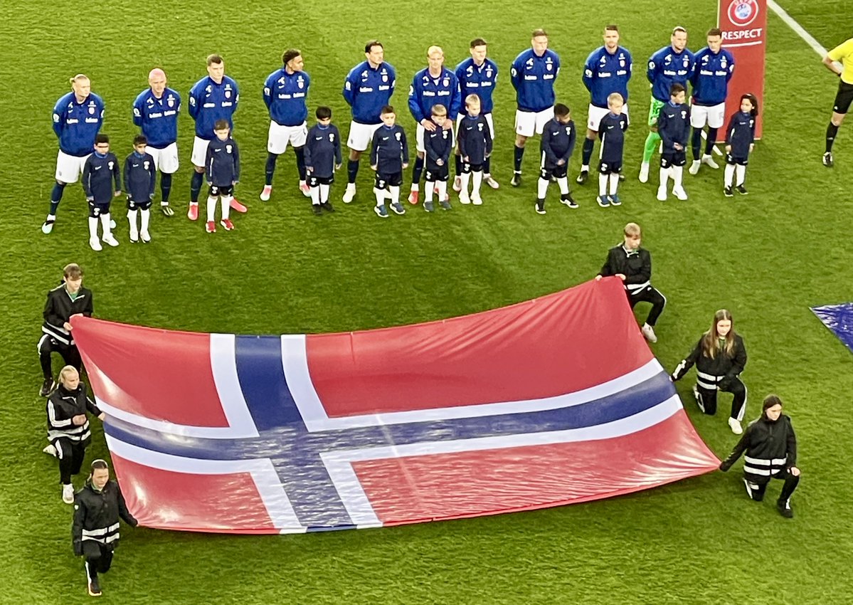 Går Norge videre til fotball-VM, er sjansen stor for en kamp mellom Brasil og Norge. Dette sier Brasils landslagskoordinator Rodrigo Caetano.

heiabrasil.no/norge-pa-brasi…
