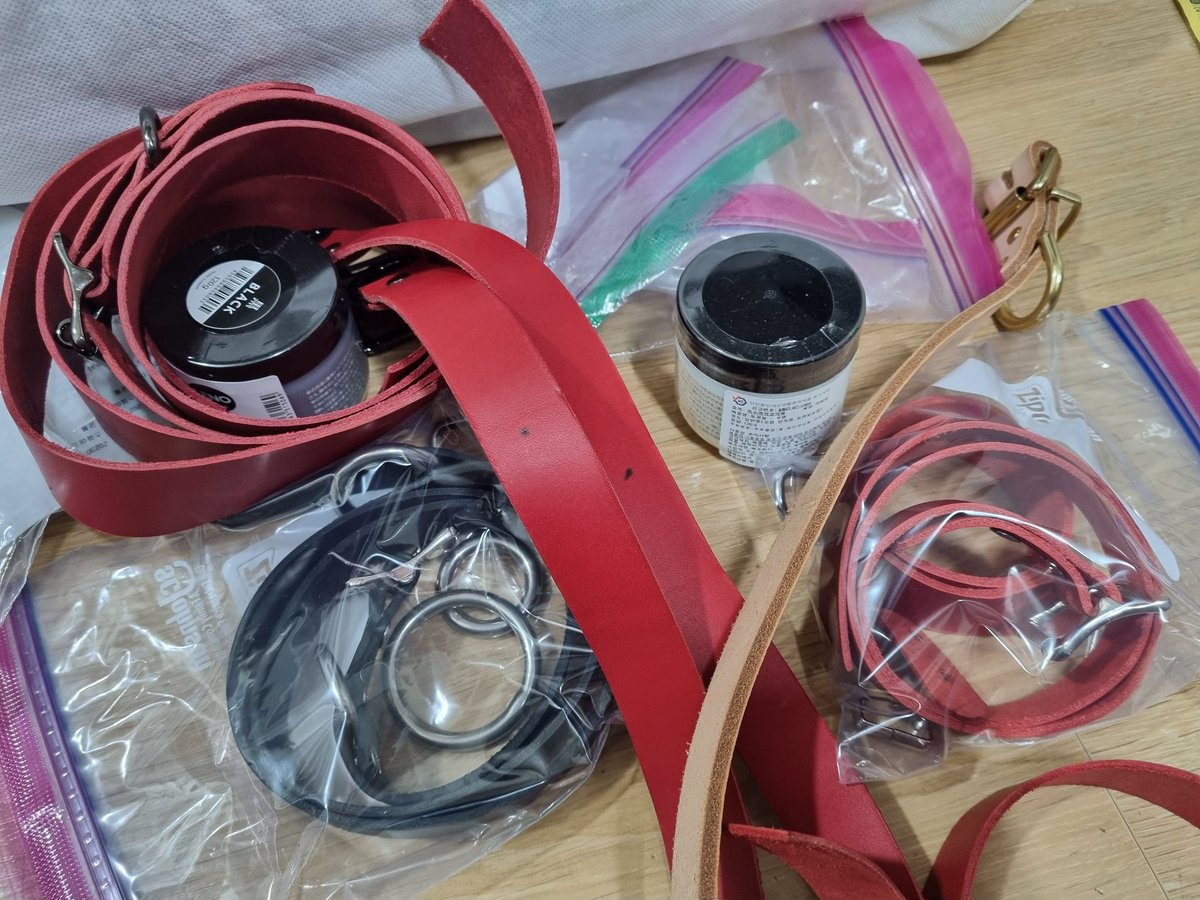 너무 오랜만이에요. 다시 시작하게 되어 정말 기뻐요. 몇 가지 프로젝트를 시작했는데, 크기를 확인하고 새로운 도구를 시도해봐야 해요.