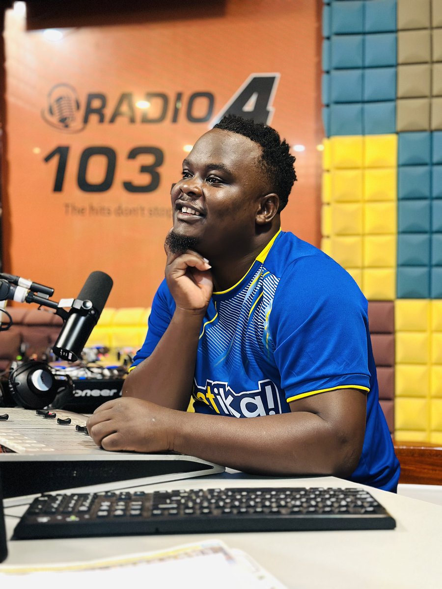 Throwback Thursday the mix <a href="/6/">Adrián Lamo</a>:00 with deejay6teen_ <a href="/Radio4UG/">Radio 4 |103.3 FM Ensunsuzi</a> powered by #ourbondourdrinkourflow  #ubl #bond7