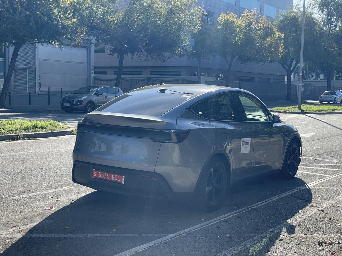 niccruzpatane's tweet image. Tesla Model Y test vehicle spotted in Barcelona with a European Commission sticker on one of the doors. 

The sticker is legally required under EU Regulation to inform the public that the vehicle is recording video in public spaces and that personal data (faces, license plates,…