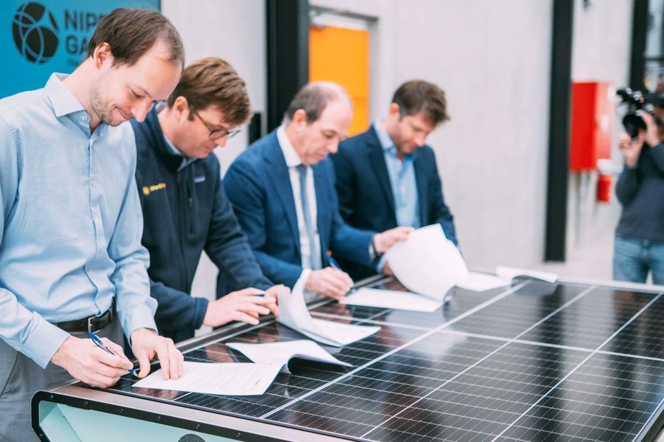 Belgium’s first solar #hydrogen park launches in 2026 — producing H₂ from air moisture and sunlight, no grid power or water needed. Backed by Nippon Gases, Solhyd, Ether Energy &amp; SunBuild, it’s a new path for scalable #cleanhydrogen.

#HydrogenNow 

fcw.sh/vNmEJw