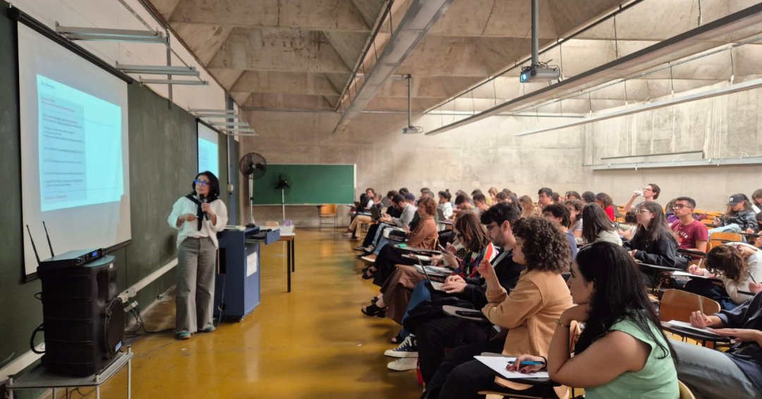 La profesora del <a href="/IEU_UNAL/">Instituto de Estudios Urbanos - UNAL</a>, Ana Patricia Montoya Pino se encuentra en Brasil como docente invitada de la Facultad de Arquitectura y Urbanismo de la Universidad de Sao Paulo. Allí asiste y presenta en paneles, seminarios, congresos y clases.