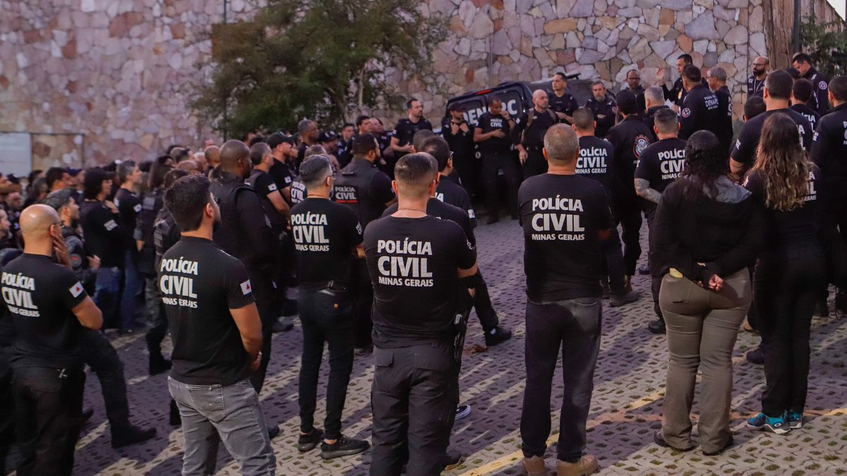 pcmgoficial's tweet image. OPERAÇÃO CREME DE LA CREME: Para desarticular organização criminosa voltada ao tráfico de drogas e à lavagem de dinheiro, #PCMG cumpre, nesta manhã (13/11), 27 mandados de busca e apreensão em Belo Horizonte, Contagem, Betim, Sarzedo, Nova Lima, Brumadinho e Pará de Minas. +