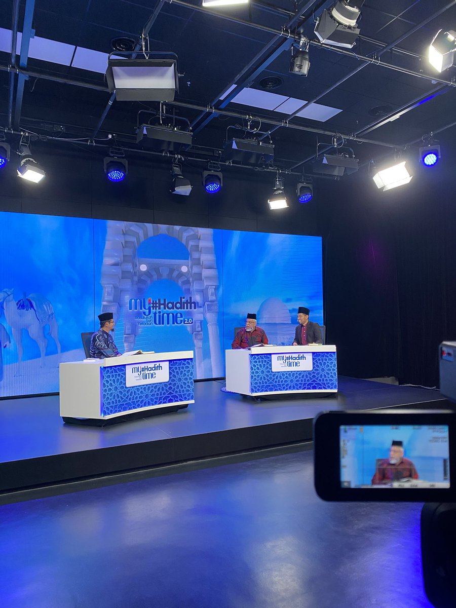 myhadithtime's tweet image. Alhamdulillah selesai rakaman My #HadithTime 2.0 episod istimewa bersama panel jemputan, Haji Hushim Haji Salleh.

Banyak isu-isu hangat yang dibincangkan berkaitan rumah tangga

Saksikan siarannya pada 5 Disember nanti insyaallah.

#rasulullahsuriteladan