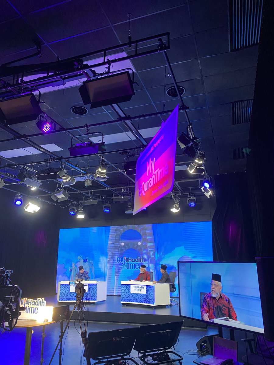 myhadithtime's tweet image. Alhamdulillah selesai rakaman My #HadithTime 2.0 episod istimewa bersama panel jemputan, Haji Hushim Haji Salleh.

Banyak isu-isu hangat yang dibincangkan berkaitan rumah tangga

Saksikan siarannya pada 5 Disember nanti insyaallah.

#rasulullahsuriteladan