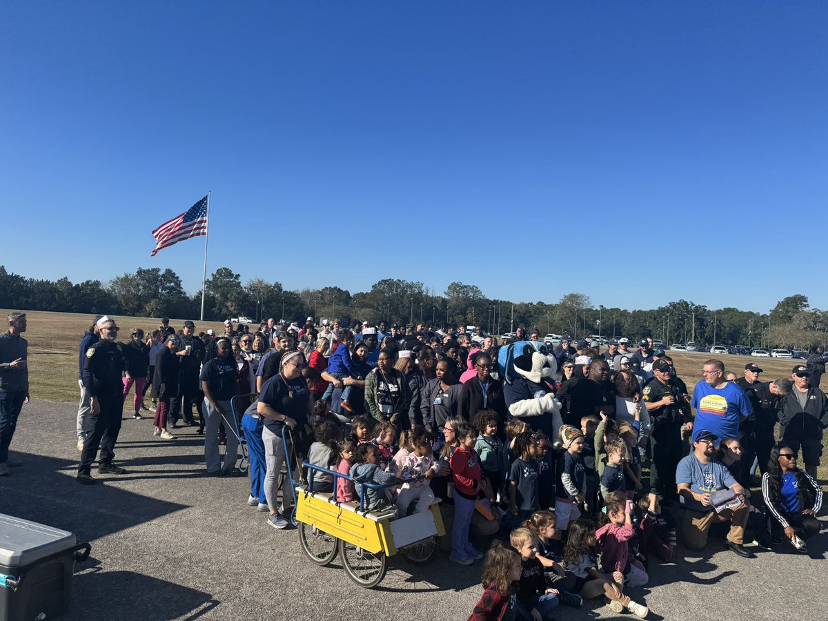 WiggsJohnny's tweet image. Great turnout for the Run with the Cops community event here at Santa Fe College!  @SFSaintsBSB