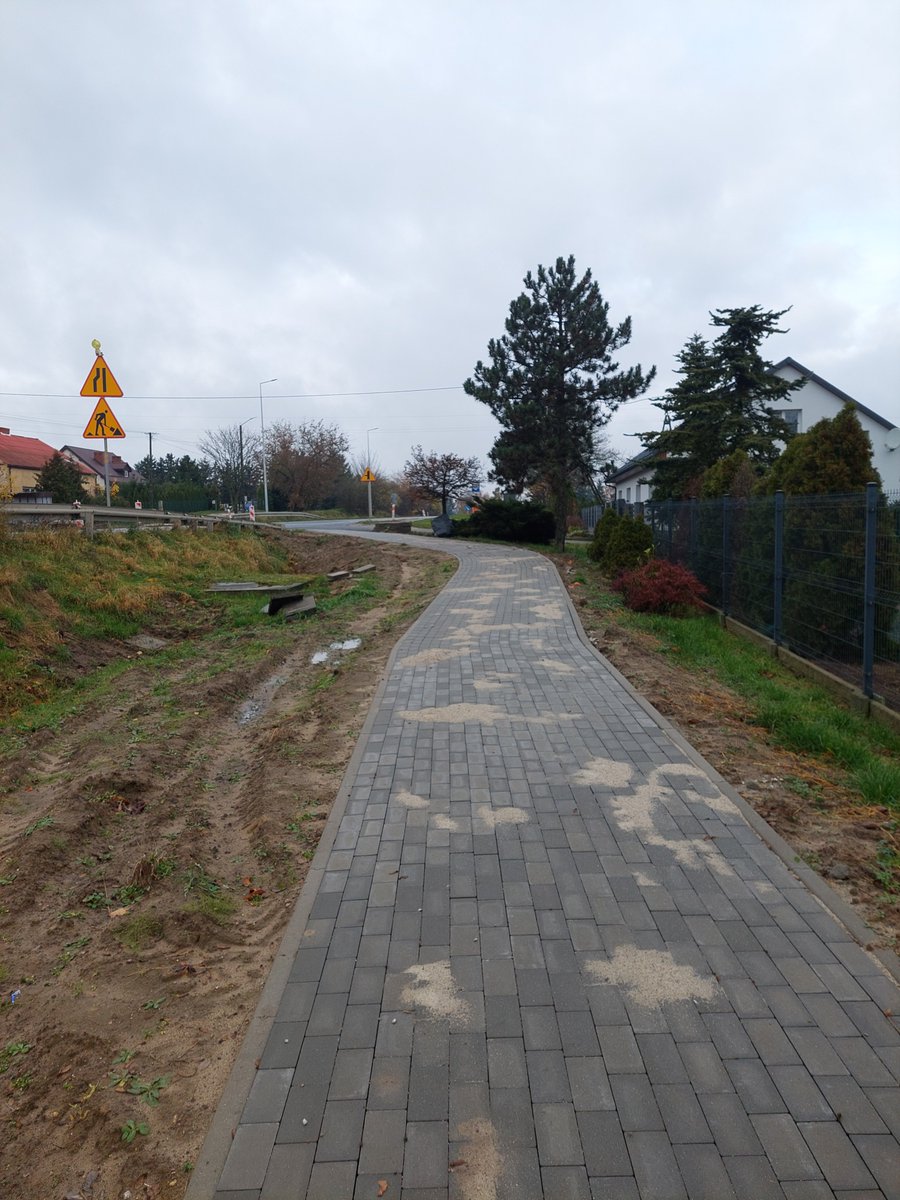 👷 Poprawiamy brd na drodze krajowej nr 10. 
Niedaleko Torunia w gminie Obrowo budujemy 1,6 km chodnik odc. Dobrzejewice - Zawały #kujawskopomorskie  Jedź ostrożnie! 
W miejscu prac prędkość jest ograniczona do 60 km/h.
<a href="/GDDKiA/">Generalna Dyrekcja Dróg Krajowych i Autostrad</a>