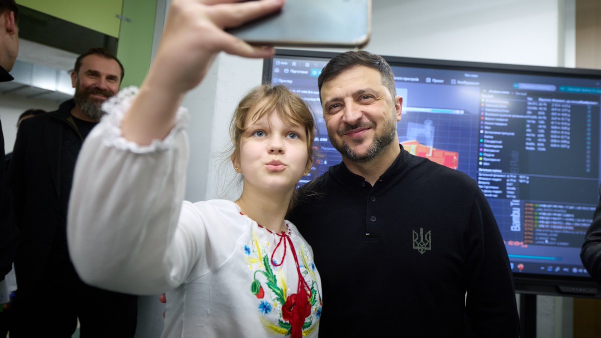 ZelenskyyUa's tweet image. A very warm and sincere meeting and conversation with students of one of Zaporizhzhia’s specialized schools located in a shelter. We talked about their dreams, studies, and favorite subjects. I also gladly took part in a tactical medicine class.

This school, fully equipped with…