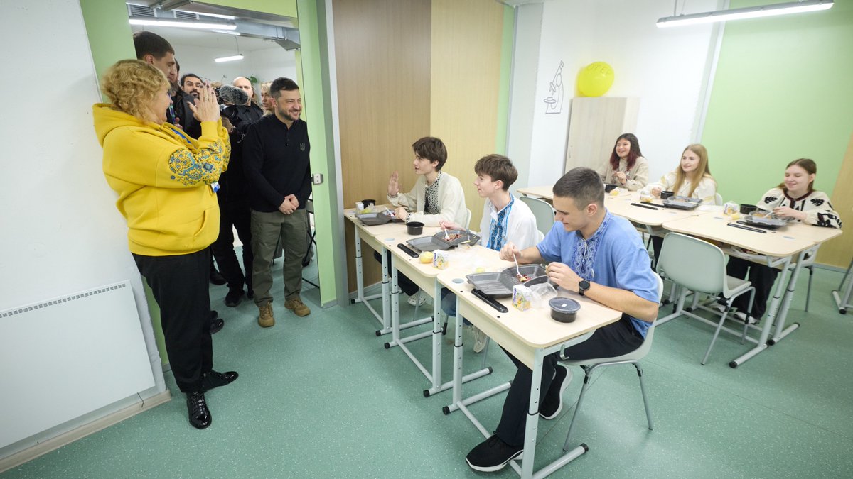 ZelenskyyUa's tweet image. A very warm and sincere meeting and conversation with students of one of Zaporizhzhia’s specialized schools located in a shelter. We talked about their dreams, studies, and favorite subjects. I also gladly took part in a tactical medicine class.

This school, fully equipped with…