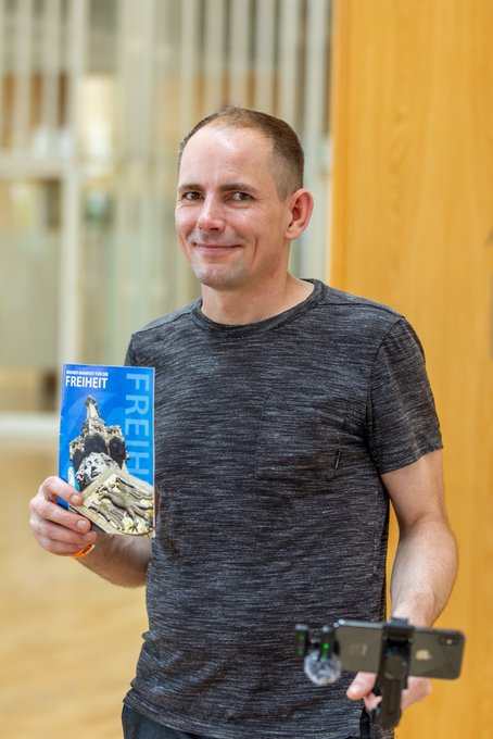 Eine Reflexion über den Staat als Schattenmacht: Freiheit, Vertrag und der Preis der Knechtschaft

Ein Beitrag unseres Mitglieds Martin Ott

Meine Worte treffen den Kern einer uralten, doch immer drängenderen Frage: Ist der Staat – jener scheinbar unantastbare Leviathan, den wir