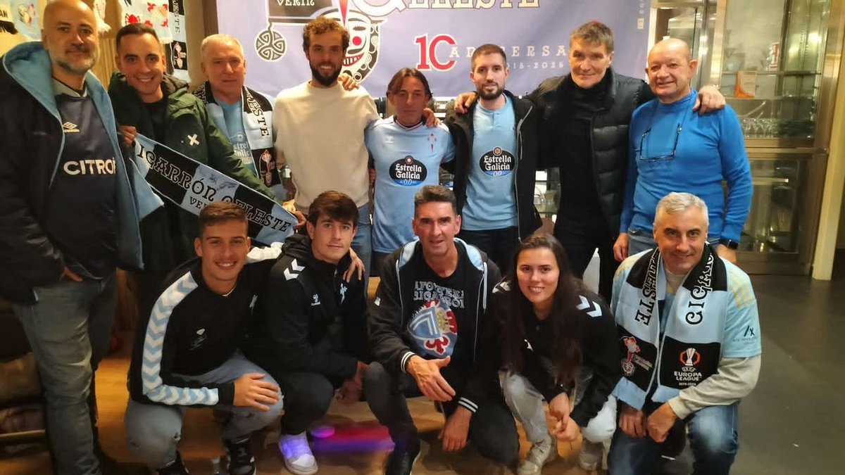 O décimo aniversario de Cigarrón Celeste, en imaxes: lavoz.gal/uvqm51

Con <a href="/Manufdeez10/">Manuel Fernández</a>, <a href="/lara8martinez/">Lara</a> e <a href="/pablomeixus_/">pablomeixus_</a>

x.com/gradaderio/sta…