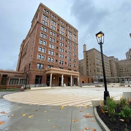 🚨 THE @COLLEGEGAMEDAY BUS IS COMING TO CAMPUS 🚨

Stop by in front of the union from 1-3:30 PM!

Make your gameday sign and get ready for Saturday‼️