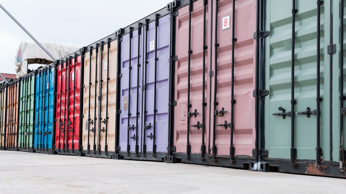 Do you ship #heavycargo? We can arrange deliveries of #heavycontainers  between your UK premises and the ports. Drop us a line to discuss the details.