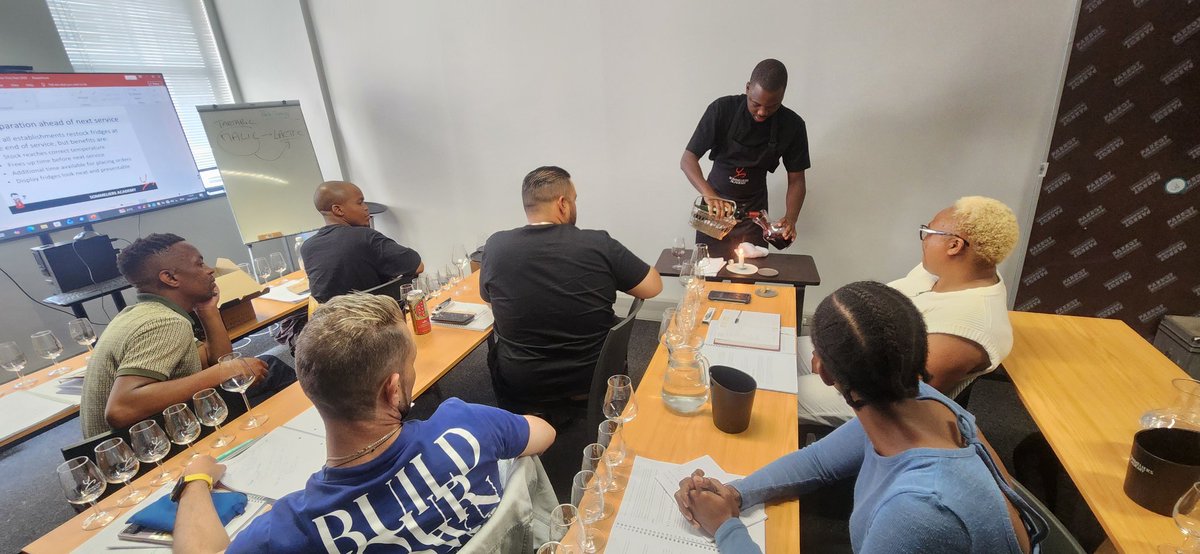 Sommeliers Academy tweet media