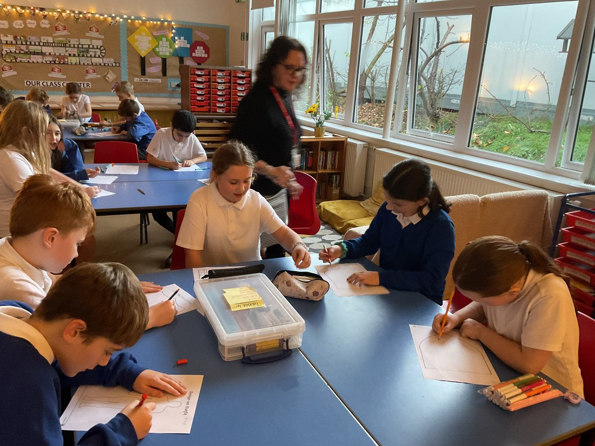 stpetersgala's tweet image. P6 were due to visit the @GreatTapestrySc for a World War @KOSB workshop today. However, as we were unable to go there, we were extremely grateful to Mrs Veitch for bringing the learning to us instead, so we didn’t miss out. @SBCEducation1 #becurious