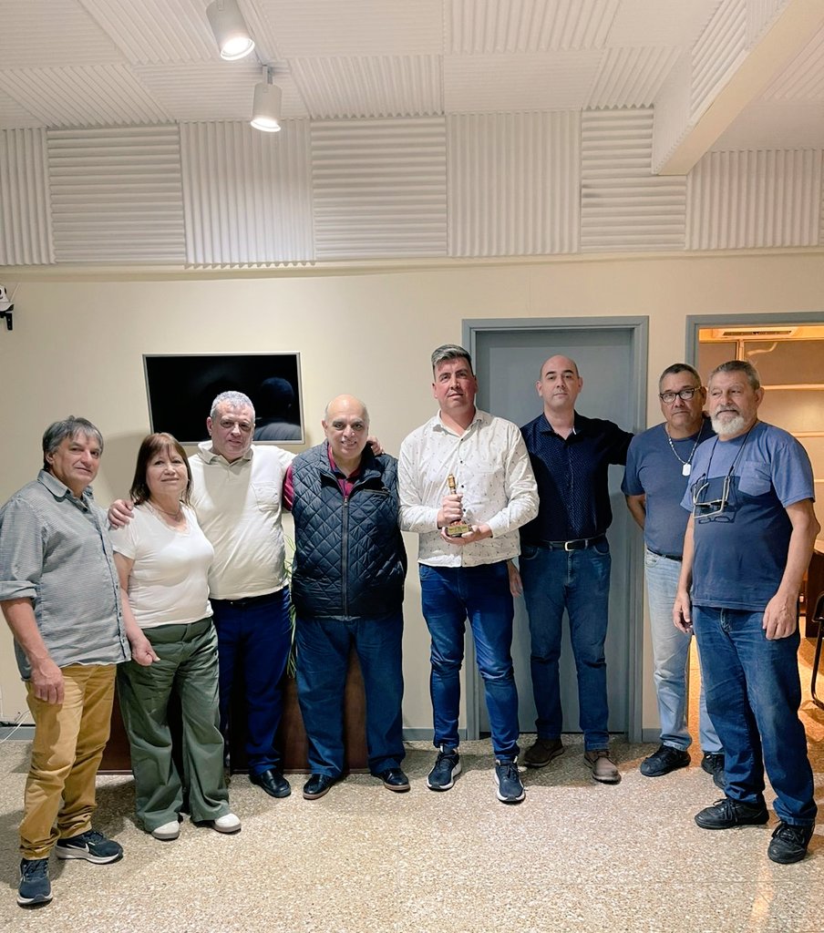 Ayer tuve el gusto de recibir en nuestras oficinas de <a href="/RadioAN24/">RadioTV AN24</a> al compañero Alejandro Papotti, referente del <a href="/FtePatriota/">Frente Patriota Federal</a> del municipio de Moreno, y felicitarlo por haber recibido el último sábado en Mar del Plata el Premio Nacional Faro de Oro como mejor programa político por