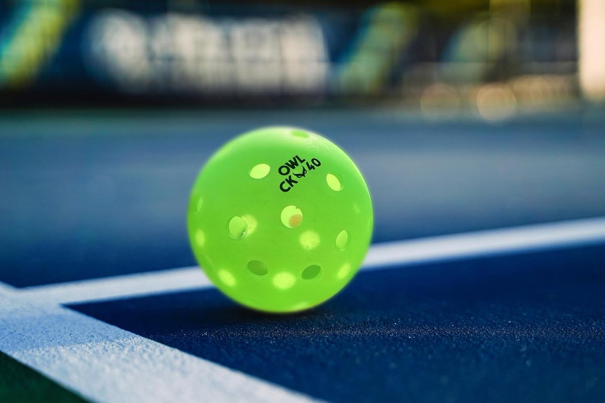 OwlPickleball's tweet image. Precision. Durability. Consistent Pro Performance.

From casual rec play to global professional elite level competitions, the CK40 delivers a true flight path, exceptional durability and consistent bounces - every game.

Trusted by clubs, coaches, and players across the world!
