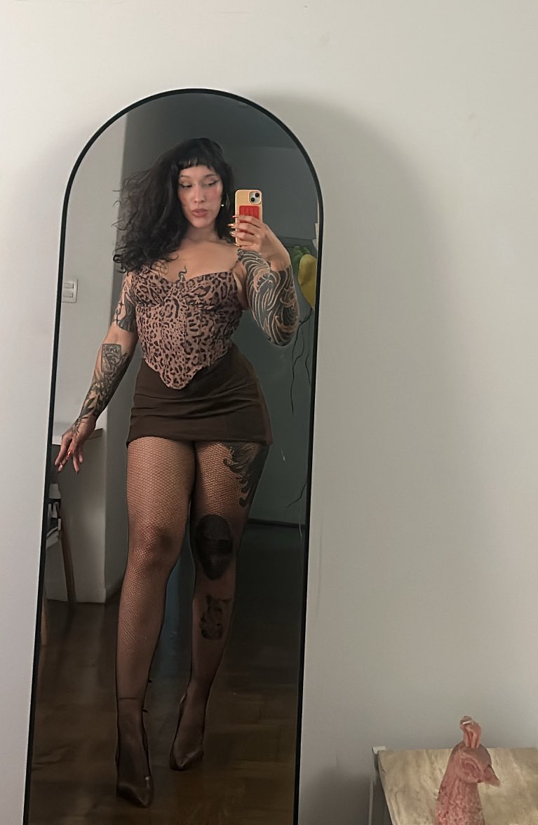 satanatita's tweet image. 4 últimos lookinhos q usei 💋