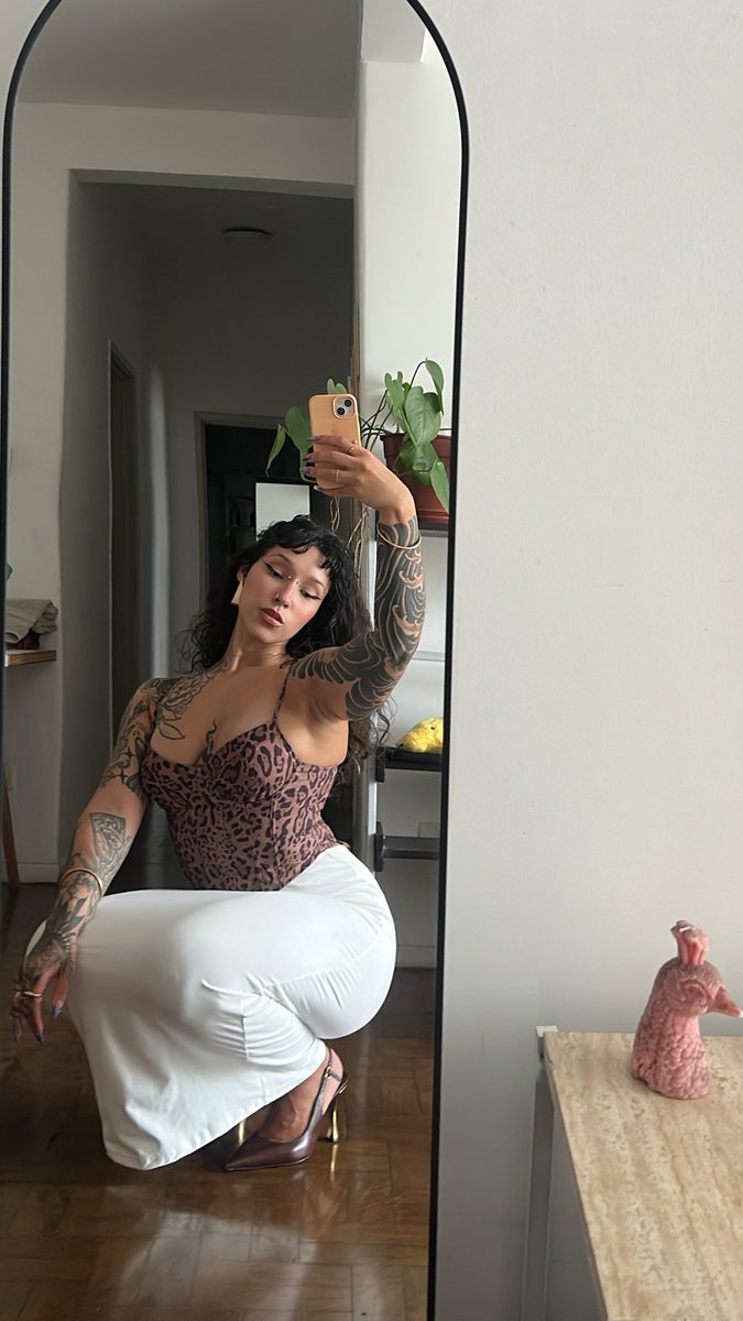 satanatita's tweet image. 4 últimos lookinhos q usei 💋