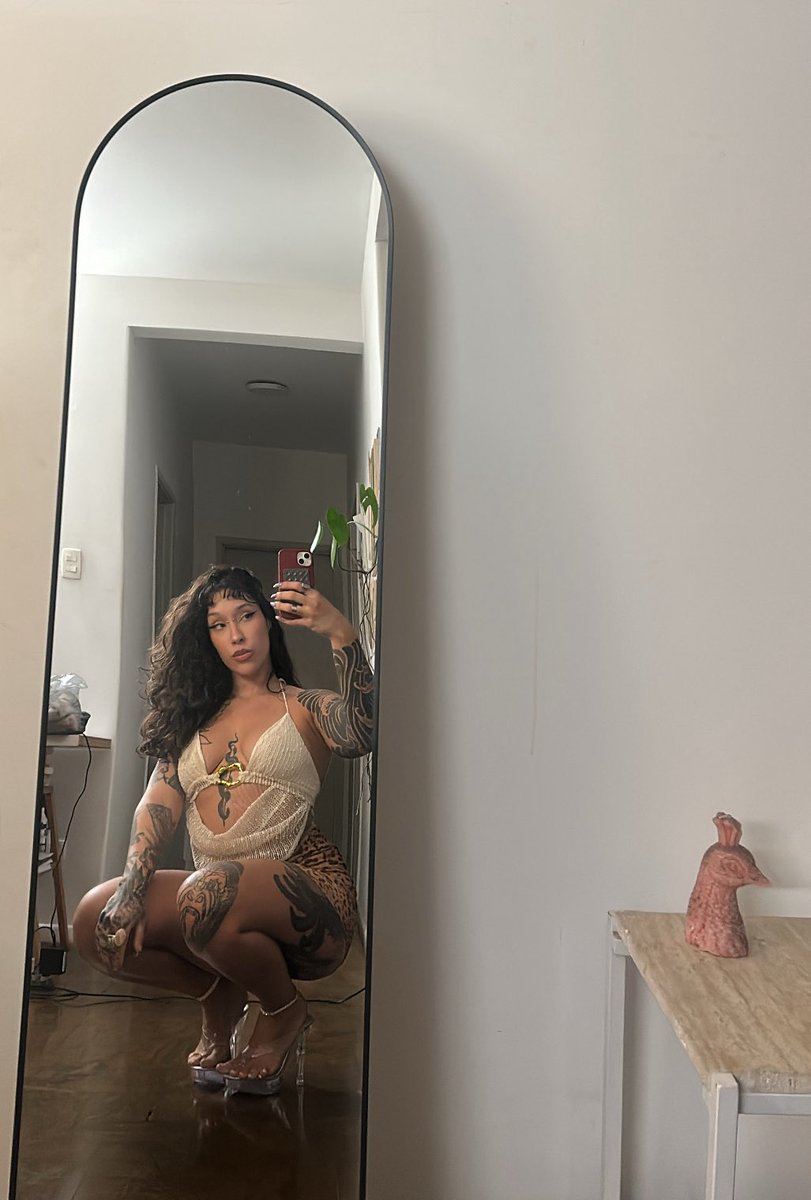 satanatita's tweet image. 4 últimos lookinhos q usei 💋