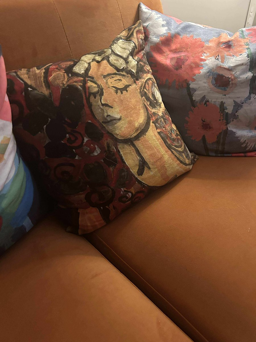 My uncle ordered one of my cushions ☺️❤️