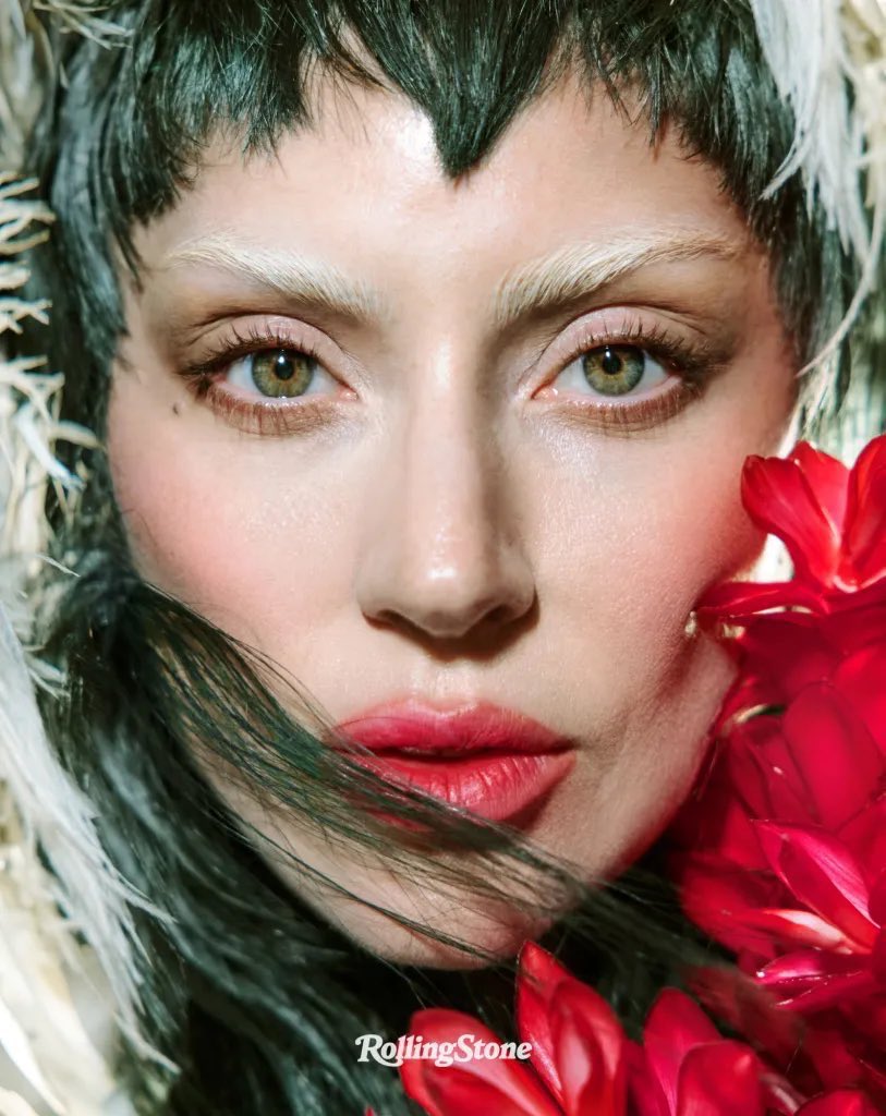 infogagabr's tweet photo. Ao falar sobre o Chromatica, Lady Gaga reflete sobre a quantidade de medicamentos que usava na época:

"Eu ainda tomo alguns, sim, mas não tantos. Eu fui diminuindo a maioria deles. Amo o 'Chromatica', ele foi um álbum de transição muito importante. Foi muito literal porque era tudo o que eu tinha. Eu estava me sentindo uma merda enquanto escrevia porque tinha que lidar com muita coisa interna. O espírito do 'Chromatica' era ser esperançosa quando você não está."