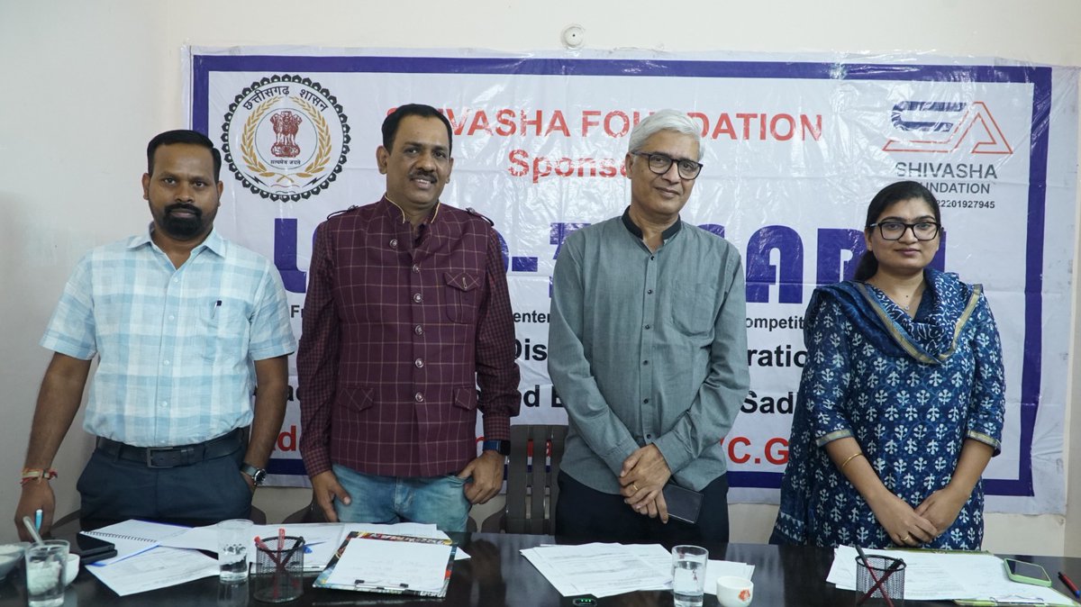 RaipurDistrict's tweet image. प्रोजेक्ट अनुभव के तहत सिविल सेवा के अभ्यर्थियों का साक्षात्कार प्रशिक्षण जारी, 22 अभ्यर्थियों ने दिया मॉक इंटरव्यू 

कलेक्टर डॉ गौरव सिंह तथा विषय विशेषज्ञों की 3 पैनल की टीम ले रही सीजीपीएससी परीक्षा के लिए मॉक इंटरव्यू, मूल्यांकन कर दे रहे व्यवहारिक सुझाव
#mockinterview