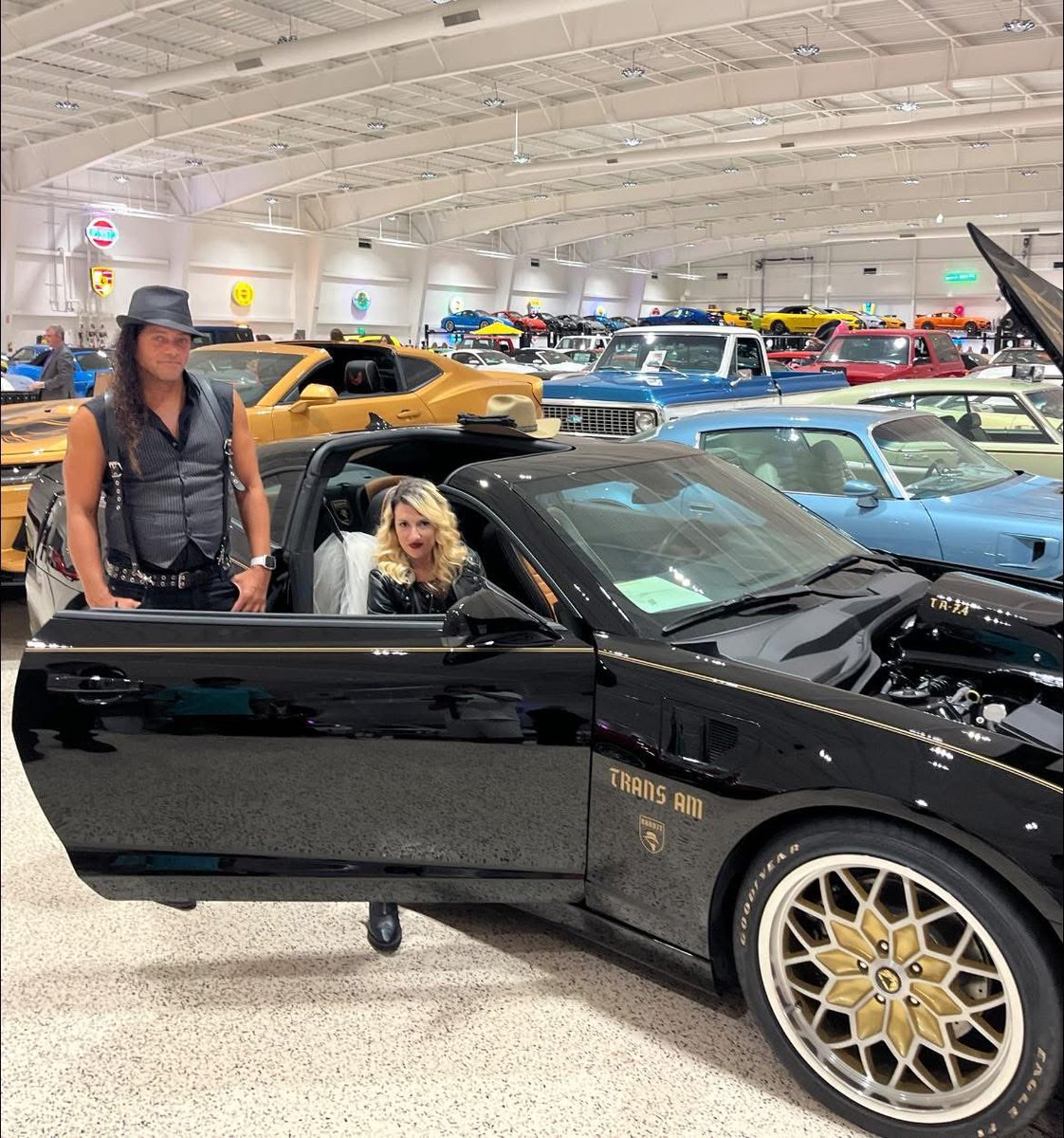 VillinsOfficial's tweet image. we performed our new song ‘77 Firebird Black Trans Am’ for our show at The American Muscle Car Museum, then got a chance to take pics with THIS SUPER unique black Trans Am inspired by ‘Smokey and the Bandit’ and signed by Burt Reynolds ✘

#pontiacfirebird #smokeyandthebandit