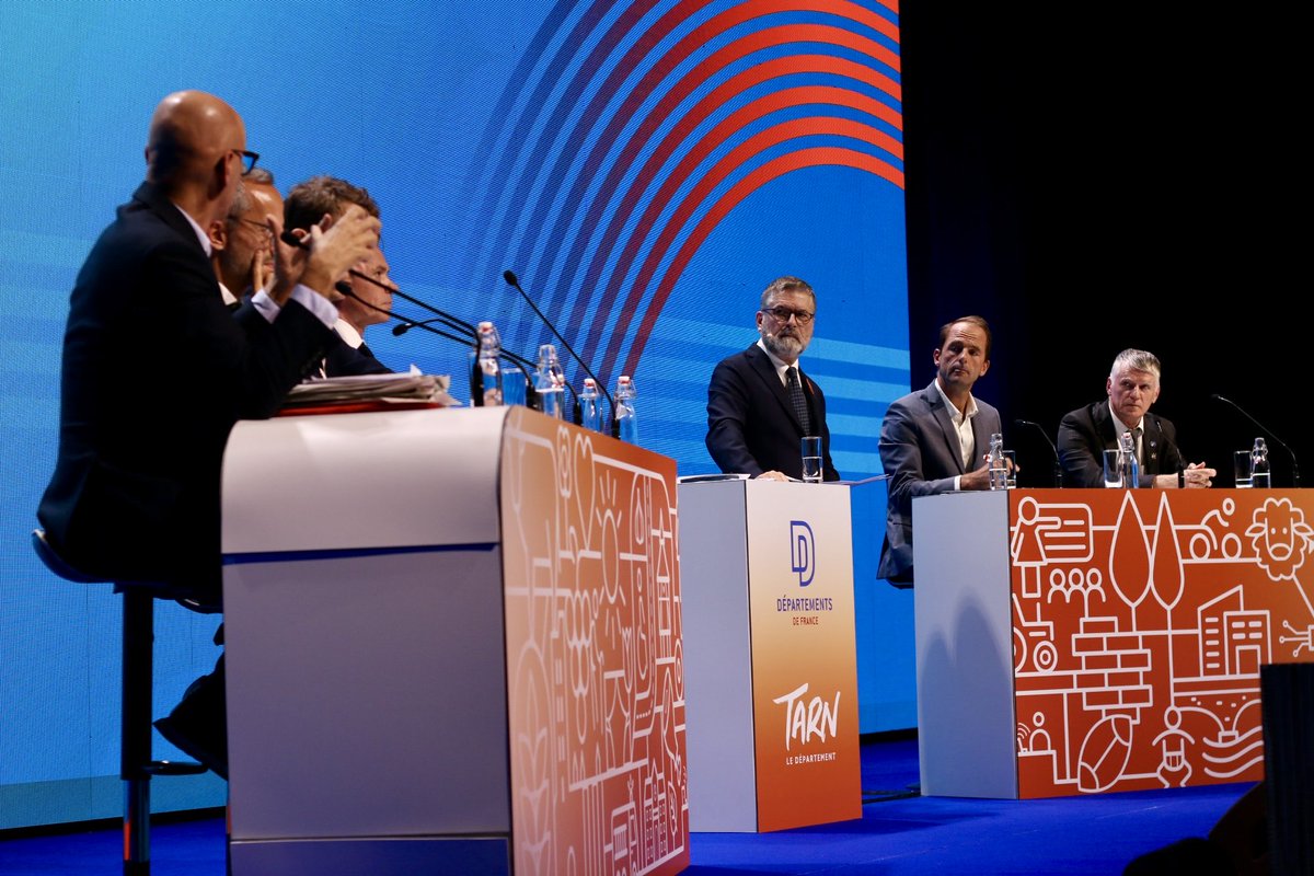 Place à la 2e table ronde « Garantir la soutenabilité de l’action sociale des Départements » en présence de <a href="/fredericbizard/">Frédéric Bizard</a> <a href="/F_Bierry/">Frédéric BIERRY</a> <a href="/MaeldeCalan/">Maël de Calan 🇺🇦</a> <a href="/SebVincini/">Sébastien Vincini</a> <a href="/philippefolliot/">Philippe Folliot</a> <a href="/ThibautGuilluy/">Thibaut Guilluy</a> 
 
#AssisesDF2025