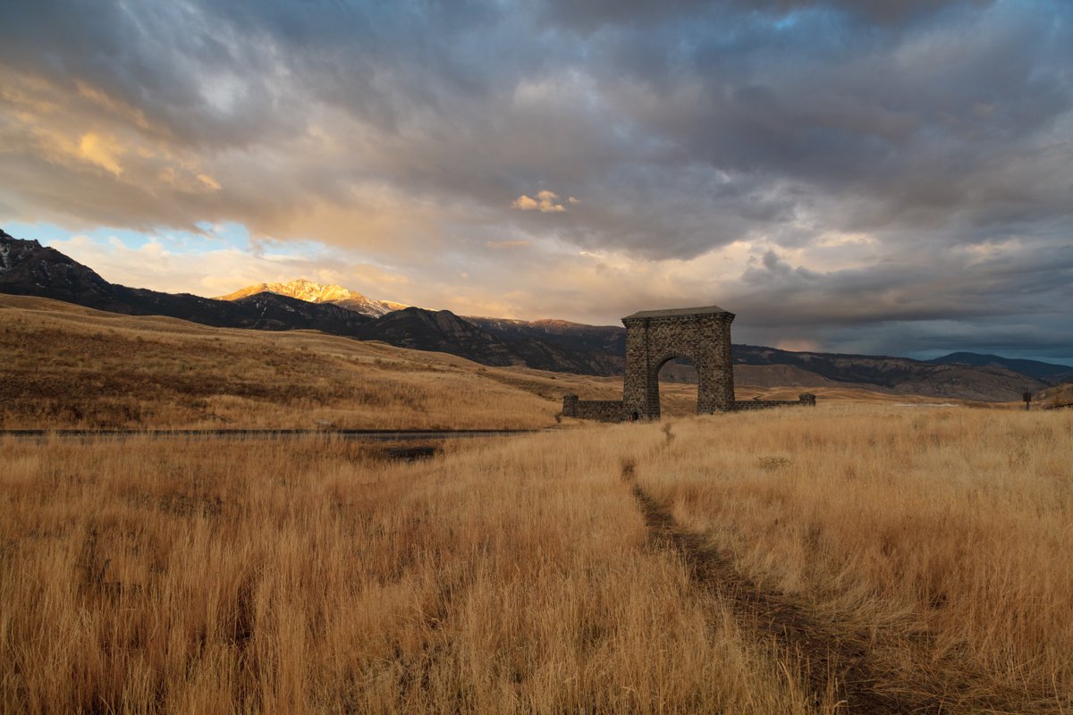 YellowstoneNPS's tweet photo. If you’re visiting the park this time of year, the only vehicle access is through the North Entrance in Gardiner, MT. From there, you can drive 50 miles to Silver Gate and Cooke City, passing sights like Mammoth Hot Springs and Lamar Valley along the way. Services are limited, so come prepared!