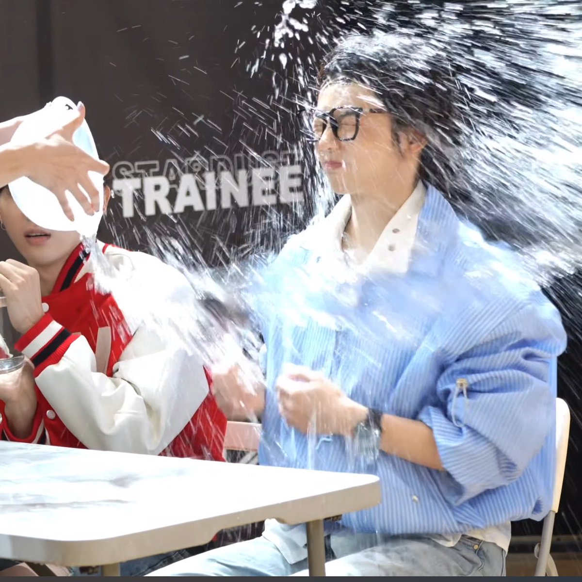 nabulajane12's tweet image. มันเล่นสาดเป็นสงกรานต์เลย สภาพกุคืออึ้งเหมือนริกกี้อ่ะ
55555555555555555555555555
#RaceBace #RGB_plan #dongdong #hexilong #Apop #RICKY