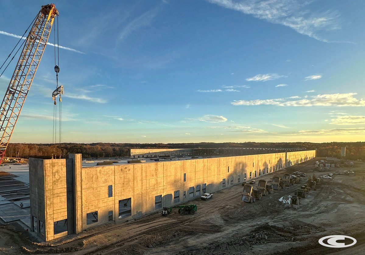 ContegraCC's tweet image. Check out this beautiful sunset shot of Capitol 95 Logistics taken by Project Engineer Trey Simpson! 🌅 #Contegra #ConstructionwithIntegrity