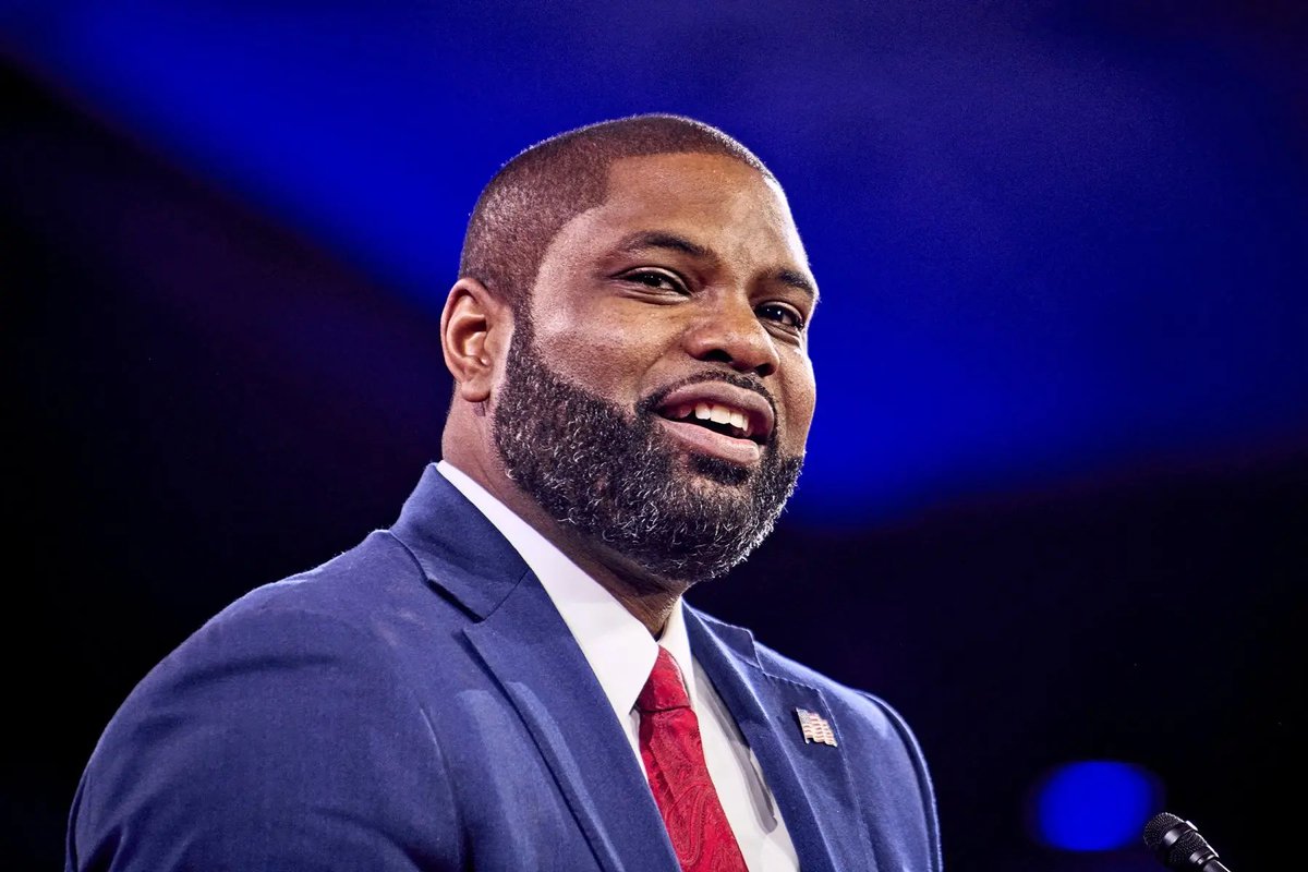 JUST IN: Elon Musk is officially backing Trump-endorsed Byron Donalds for Florida Governor.

Musk — who led the Department of Government Efficiency — says Donalds is the future of Florida leadership.

Donalds has President Trump’s full endorsement…
Meanwhile, Gov. Ron DeSantis