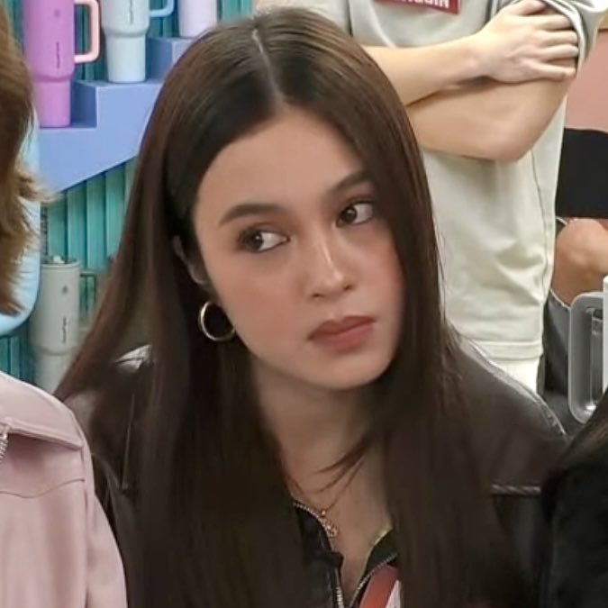 krystmejes's tweet photo. Krystal giving Eliza advice on how to protect her heart. Krystal giving Miguel advice on how to handle the whole Eliza &amp; Marco situation. She’s so done with this fiasco 😭 Krystal being the better man as always!

Elizguel?? Elizco?? NAH, I choose Elistal.
 #PBBCollab20Aminan https://t.co/YyRWEbjqxH