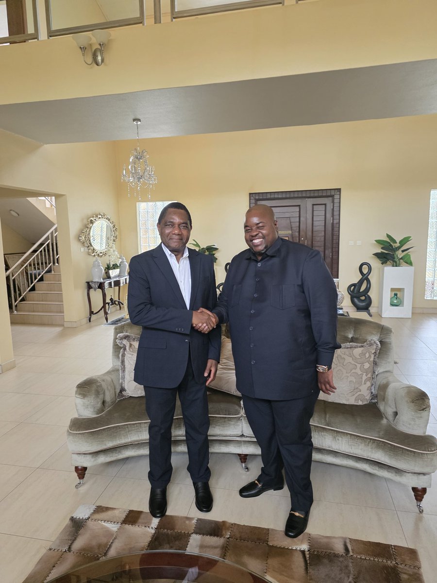 wicknellchivayo's tweet image. ONE ZAMBIA, ONE NATION 🇿🇲  ✊🏾

Today, I was deeply HONOURED to pay a courtesy visit on His Excellency, President Hakainde Hichilema of the Republic of Zambia, at the STATE HOUSE in Lusaka. Affectionately known across the continent as HH, President Hichilema is an accomplished…