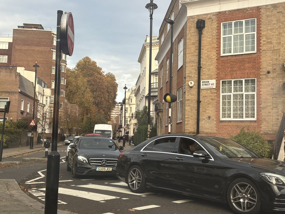 People still say that congestion isn’t man made. This is brook st (w2) Last week a new cycle was installed. This is the result. <a href="/TfL/">TfL</a> <a href="/CityWestminster/">Westminster City Council</a> <a href="/LondonAssembly/">London Assembly</a>
