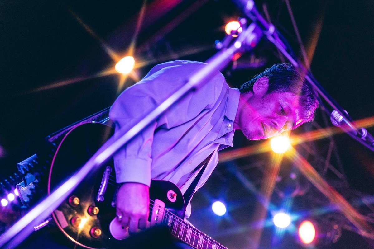 okayu_m821's tweet image. 西川さんお誕生日おめでとう！！🎂🎉
唯一無二なアニキのギターはGRAPEVINEの顔🎸そして今年は何と言っても12年ぶりにアニキの作った曲が世に出た事が本当に嬉しかった👏
ちょっぴりコワモテに見えてファンへの対応は誰より丁寧で優しい、そんなイケよしが皆大好きです✨
#西川弘剛
#GRAPEVINE
#ANK56