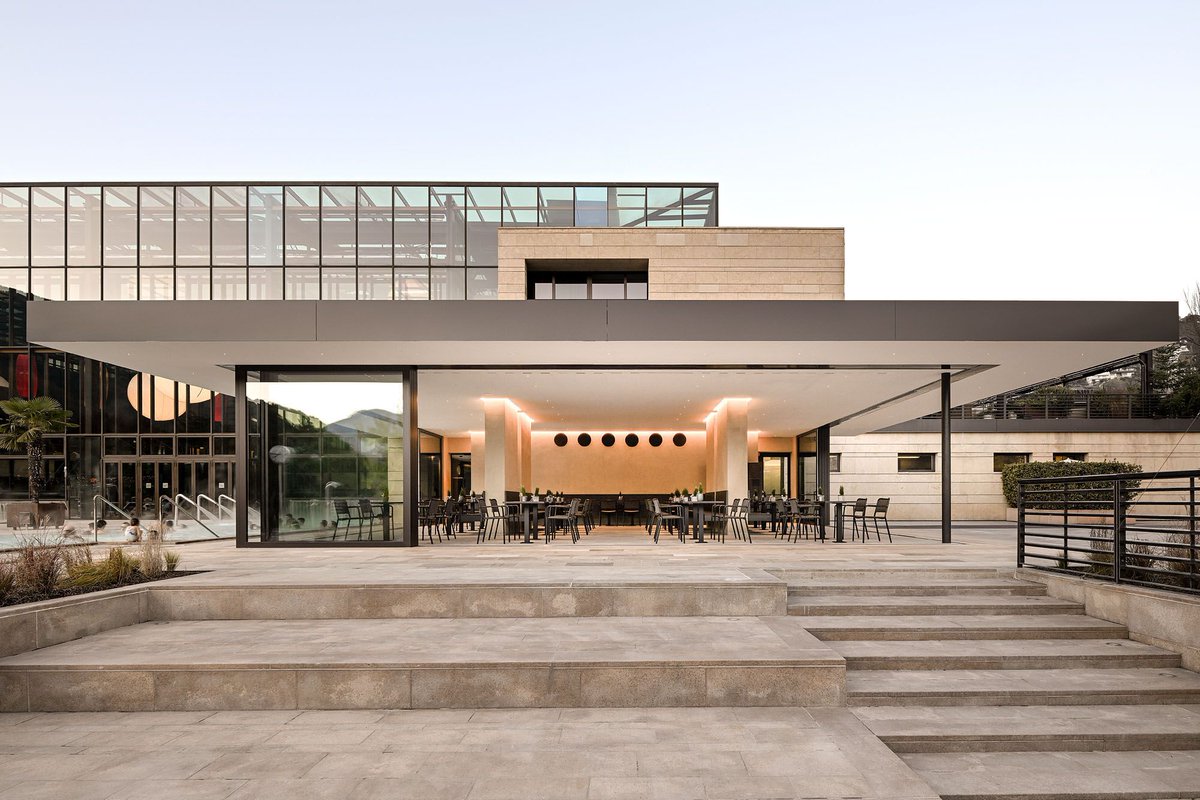 Archello's tweet image. Therme Wintergarten by @monovolume_arch combines glass façades, aluminium roofing, and stone flooring to achieve a refined balance of aesthetics, functionality, and sustainability.
buff.ly/0k3GFcV

#SustainableArchitecture #GlassDesign #MaterialInnovation