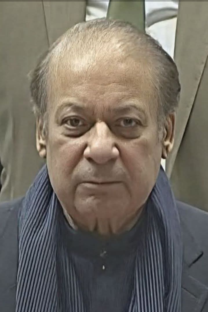 i__AleE's tweet photo. مرنے سے پہلے خدا نے اسکے چہرے کا خول اتار کر عوام کے سامنے بے نقاب کرنا ہی تھا !
یہ دھوکے باز فراڈیا مخلوقِ خدا کو دھوکہ دیتا رہا جرنیلوں سے آزادی کا نعرہ لگا کر یہ تو خود جرنیلوں کا سہلوت کار ہے یہ جرنیلوں کی پیدائیش ہے بزدل بھگوڑا

#ایف_سی_عوام_ایک_ساتھ https://t.co/2pbTX7ub47