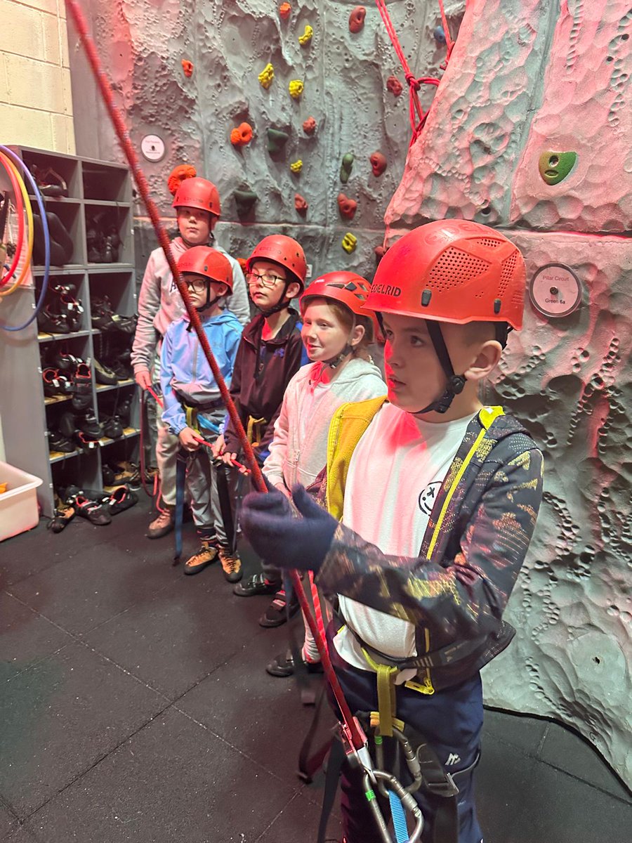 Langfaulds Primary School & LCR tweet media