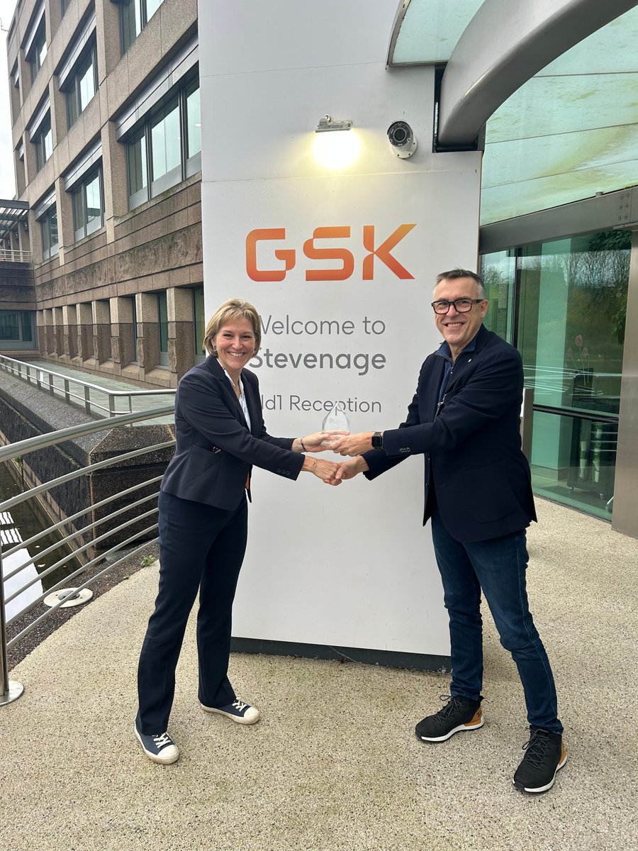 IDBSsoftware's tweet image. The GSK team couldn’t join us at the IDBS i³ Gala Dinner to receive their Design Partnership Champion Award.

This week, we were delighted to visit GSK Stevenage and present the award in person!

Check out our latest blog for i3 highlights: ow.ly/PF9l50Xr0Kh

#i32025