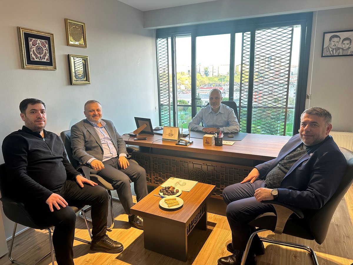 Umre ziyaretimiz vesilesiyle, ziyaretimize gelen kıymetli dostum Zeytinburnu ilçe başkanı <a href="/MustafaY_K/">Mustafa Yalçınkaya 🇹🇷</a>  ve ilçe başkan yardımcısı Ahmet Kaya’ya nazik ziyaretleri için teşekkür eder, siyasi  çalışmalarında başarılar dilerim .

📍Mevlana Mahallesi