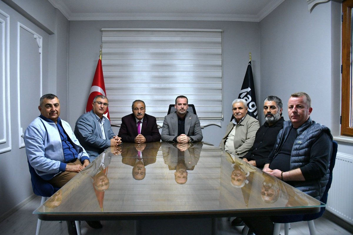 SalihKarademirs's tweet image. Fırat Mahallesi Muhtarımız Sn. Nebi Hanbay’a ve mahalle sakinlerimiz Ramazan Aslan, Hikmet Tunç, Mehmet Erdoğan ve Erol Arıkan'a nazik ziyaretleri için teşekkür ediyor çalışmalarında başarılar diliyoruz.

#malatya
#fırat
#mahalle
#istişare
#battalgazi
#yeşilyurt