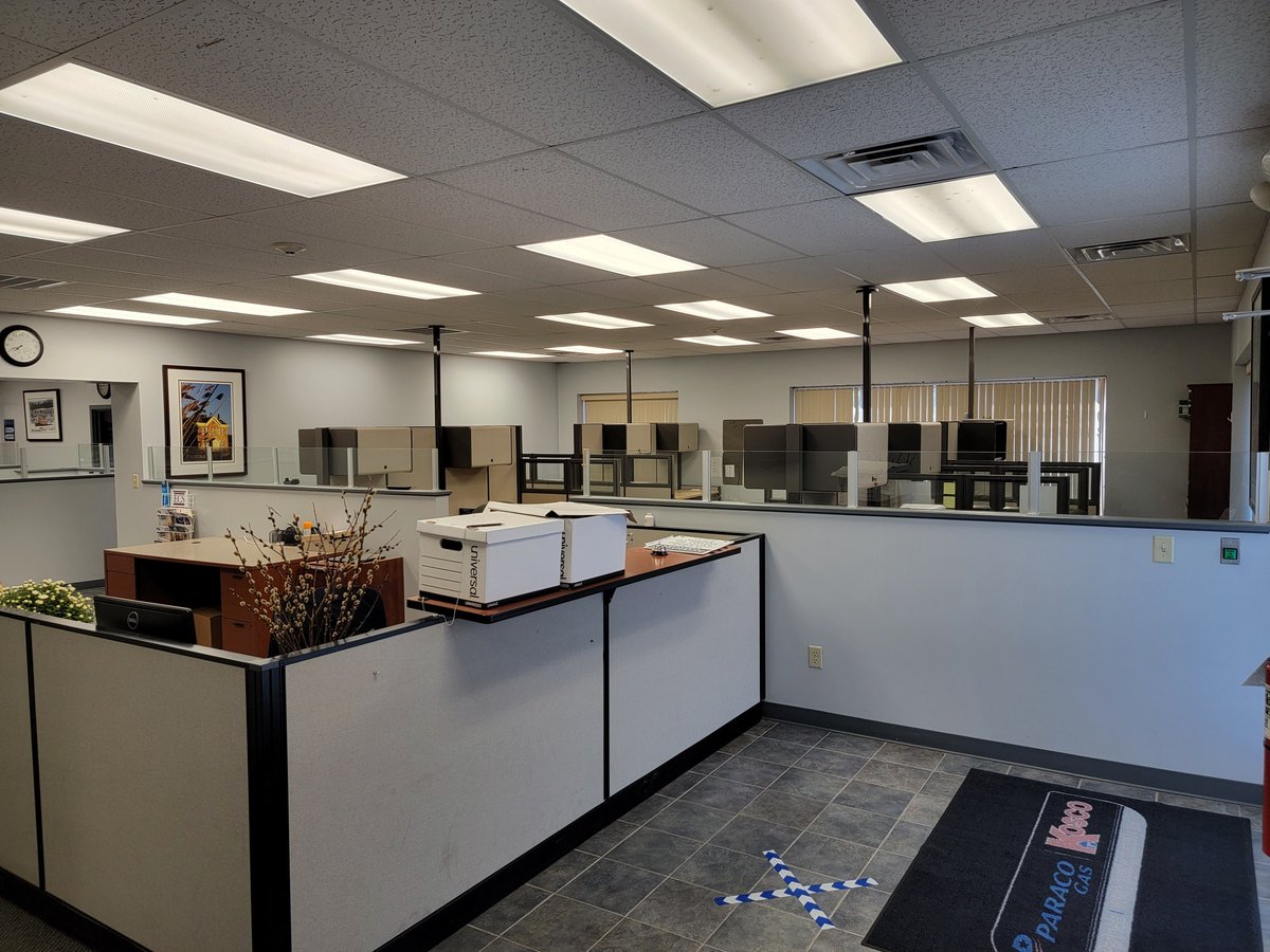 LEASED: Office building boasting a highly visible location just off Exit 20 of the New York Thruway in #SaugertiesNY. With a plug-and-play mix of open workstations and private offices, the new tenants will move in with ease. #CommercialRealEstate #HudsonValleyRealEstate