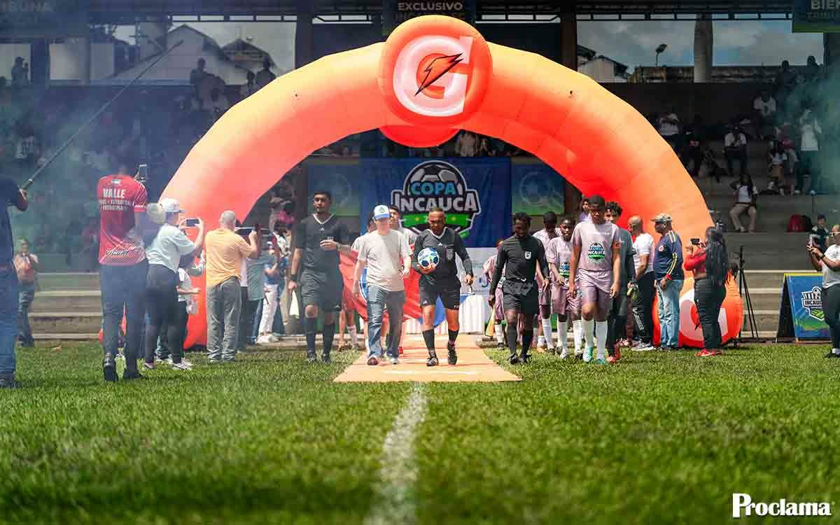 Proclama's tweet photo. #CopaIncauca2025 ⚽👏🏽 || La Copa @Incauca  2025 reunió a 666 deportistas en categorías sub-13 y sub-14 de ocho municipios del Cauca y Valle.

Por primera vez participaron equipos femeninos, se realizaron espacios de formación y se reforzó el mensaje “Por el respeto y la inclusión”.

Incauca F.C. Femenino y Club Deportivo Pepinos se coronaron campeones en finales intensas que destacaron técnica, liderazgo y comunidad.

https://t.co/oNgiuy8zdQ